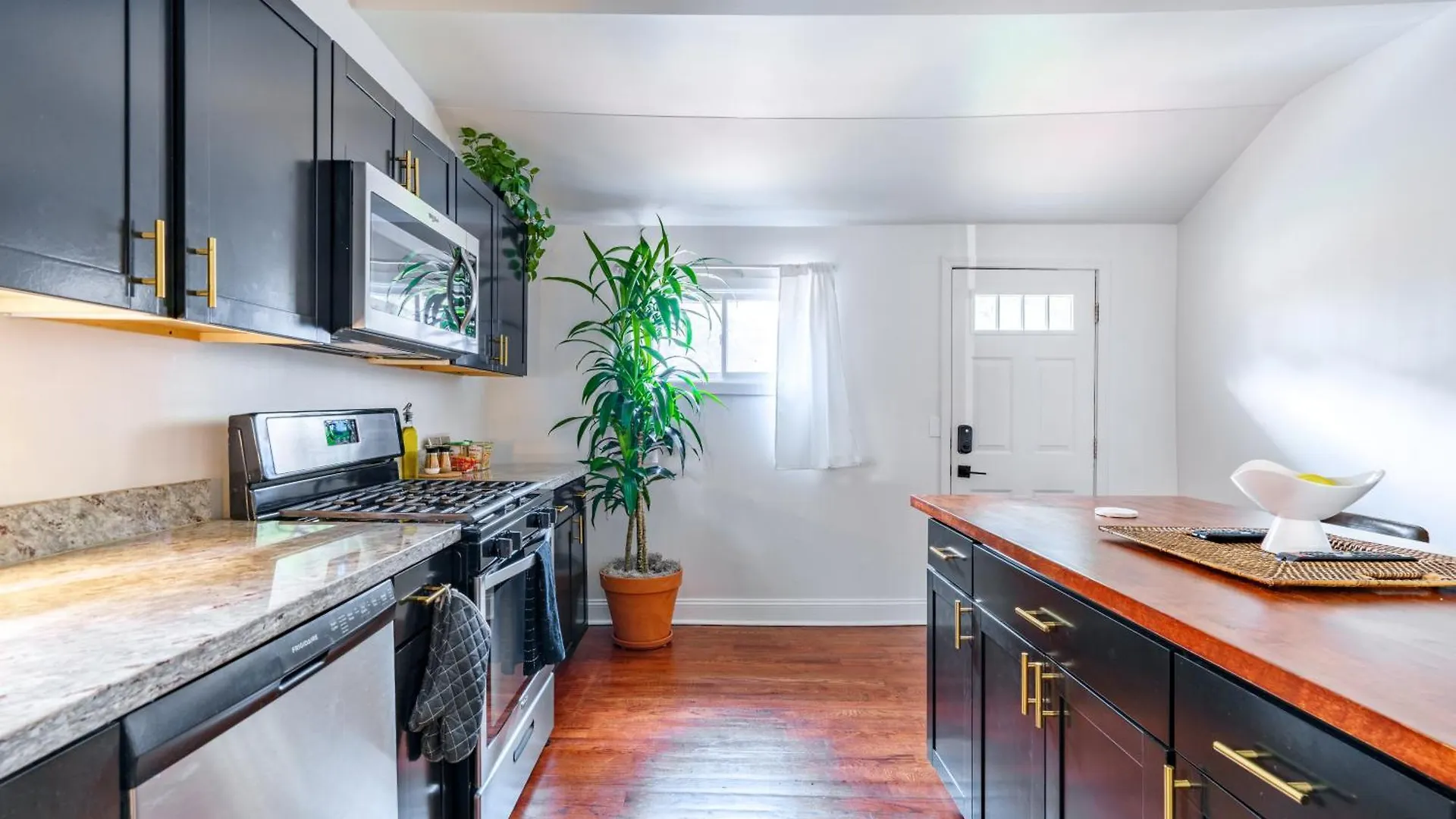 Prime Location Top Rated Clean Parking Free Columbus