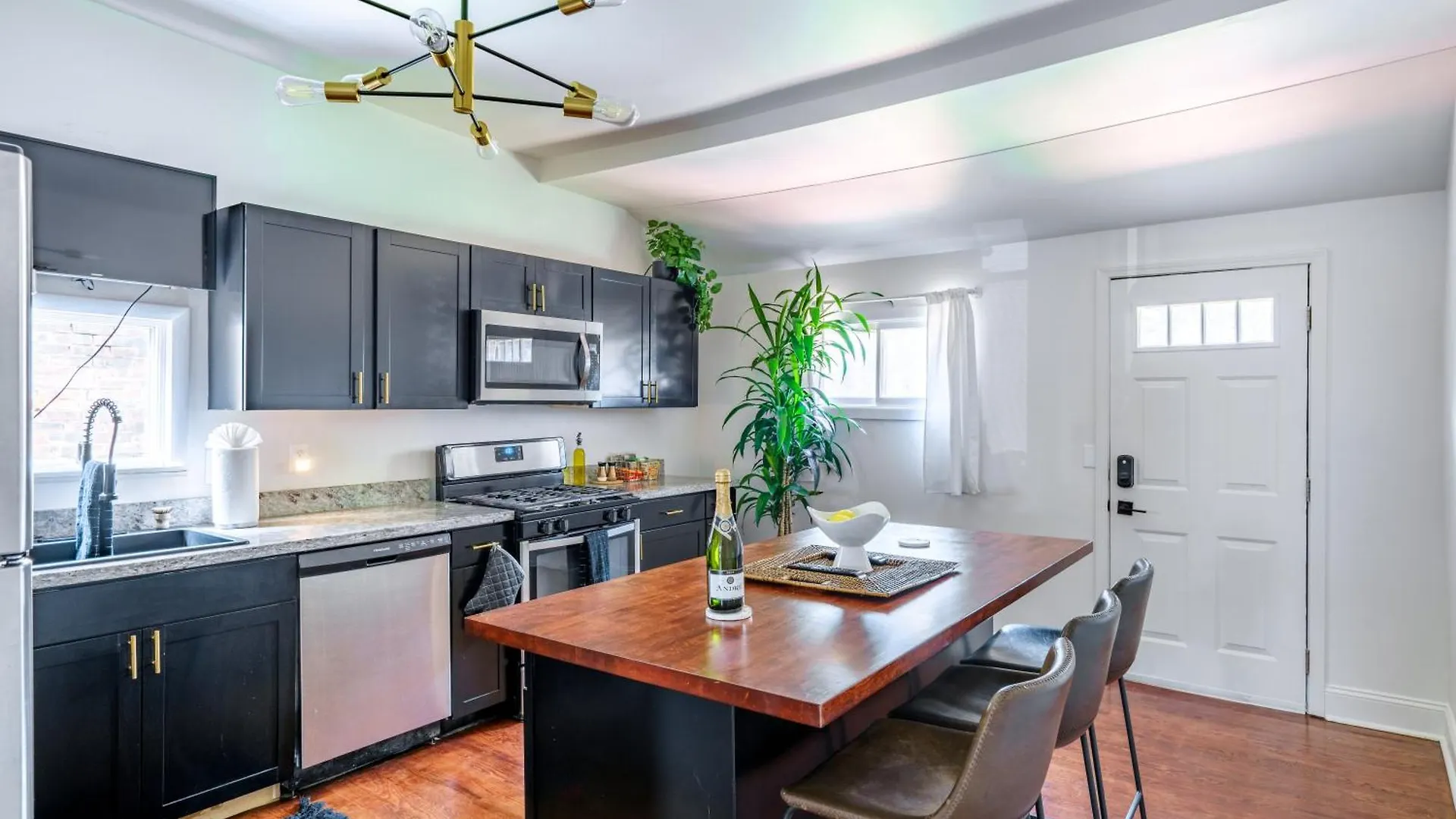 Prime Location Top Rated Clean Parking Free Columbus Hébergement de vacances