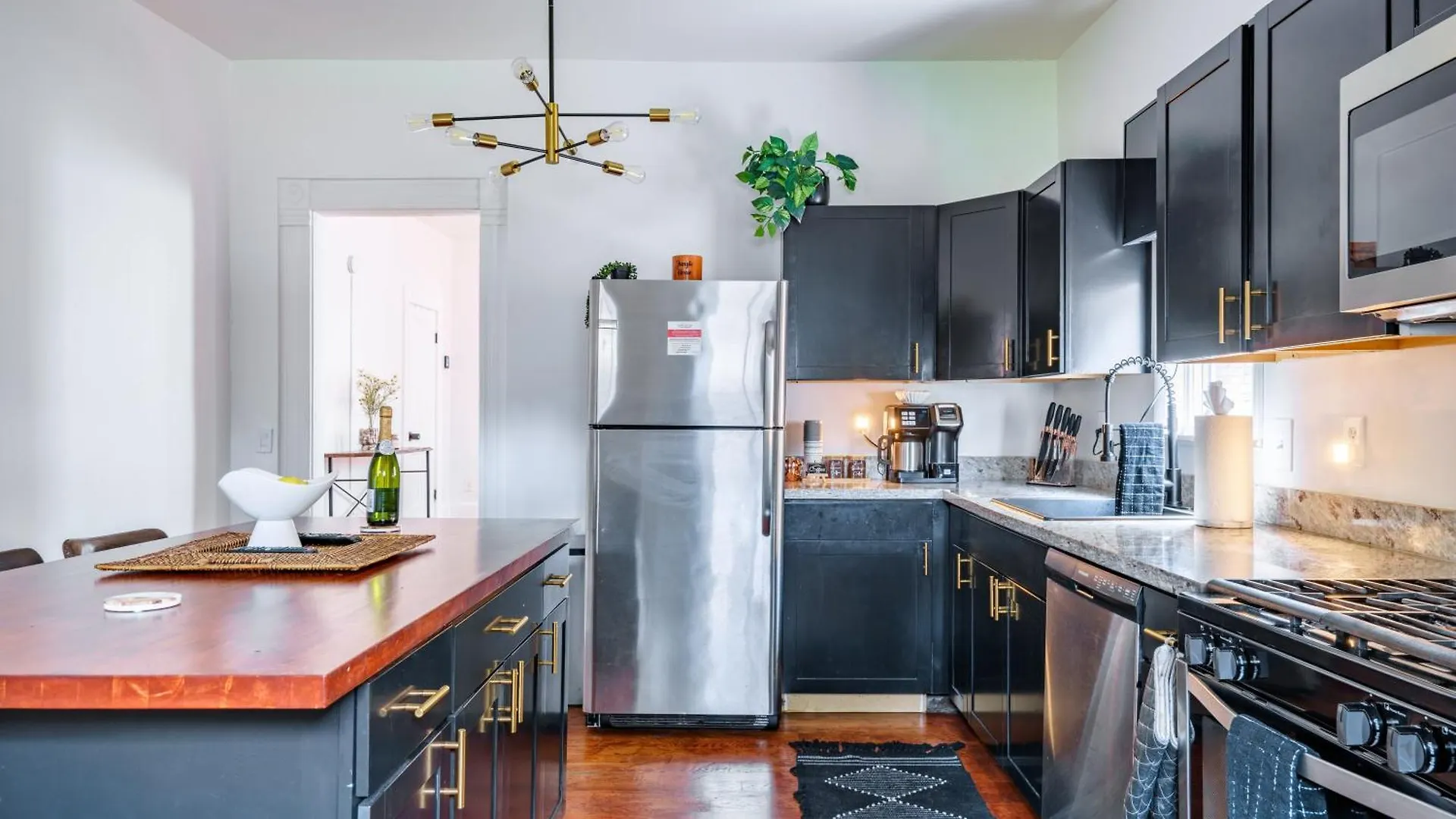 Prime Location Top Rated Clean Parking Free Columbus